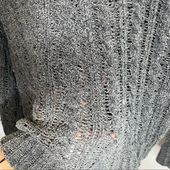 American Eagle grey crew neck sweater - Picture 5 of 8